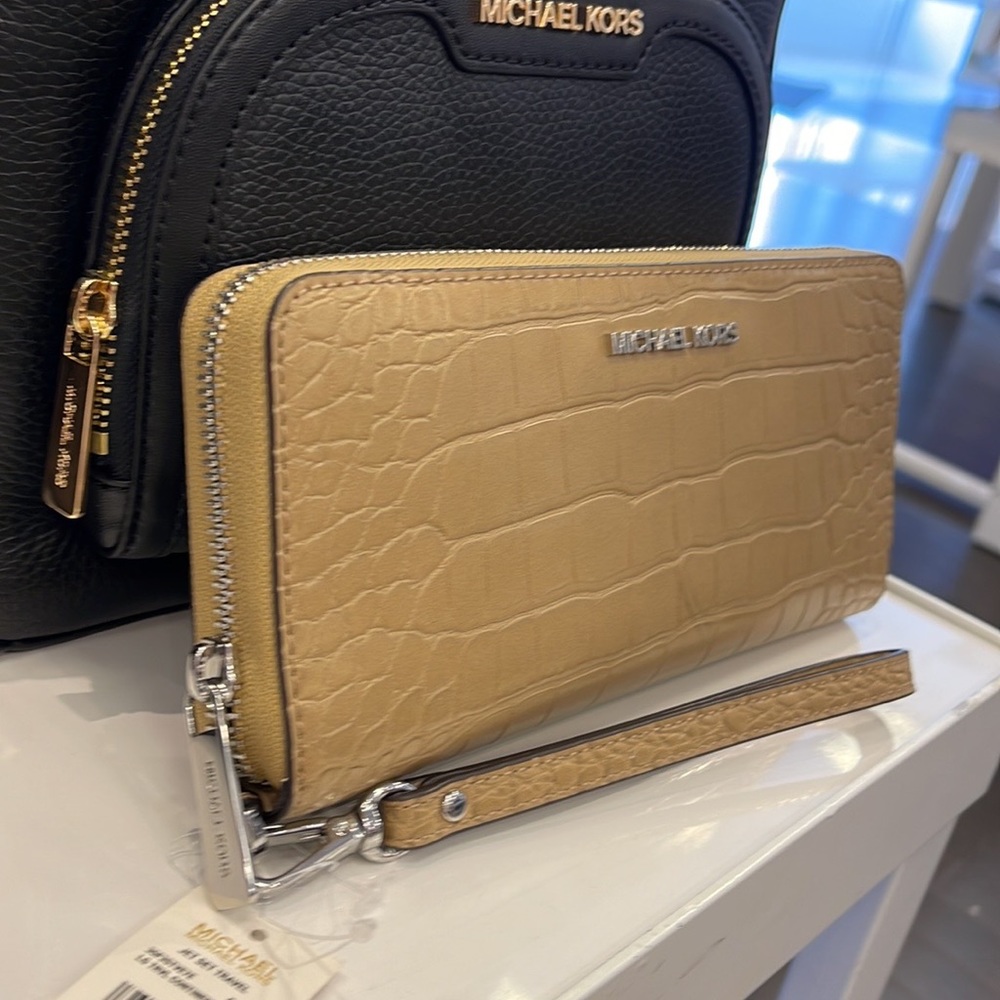 Michael Kors Large Jet Set Travel Continental Wristlet Phone Holder Case Wallet - Picture 2 of 16